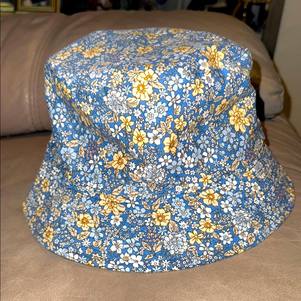 Chic Floral Bucket Hat in Blue and Yellow
